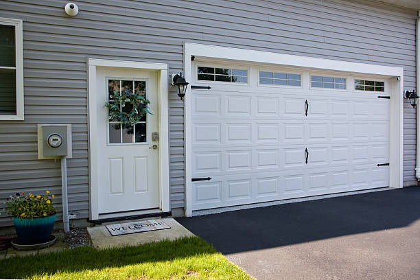 24/7 Emergency Garage Door Panel Replacement experts in Arapahoe, WY